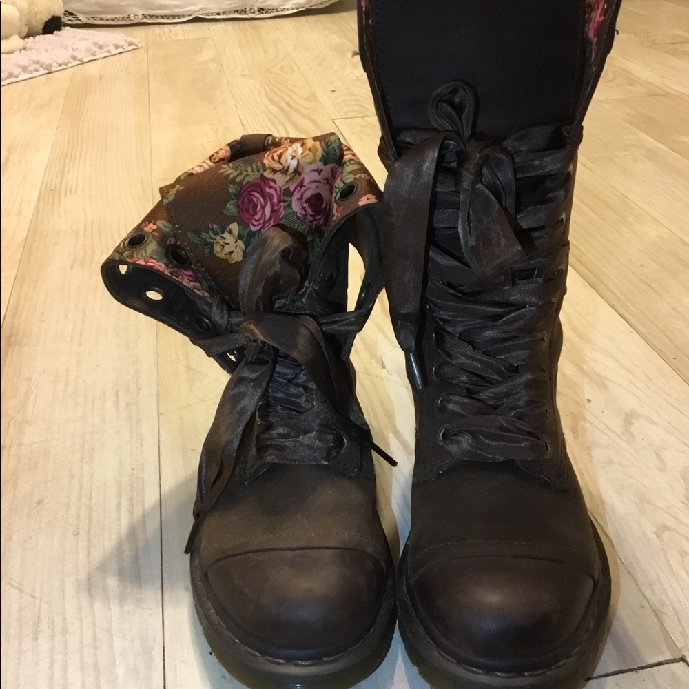 Doc Marten 1914 Triumph🌷SOLD
